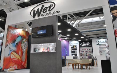 Wet brush design stand for Cosmoprof