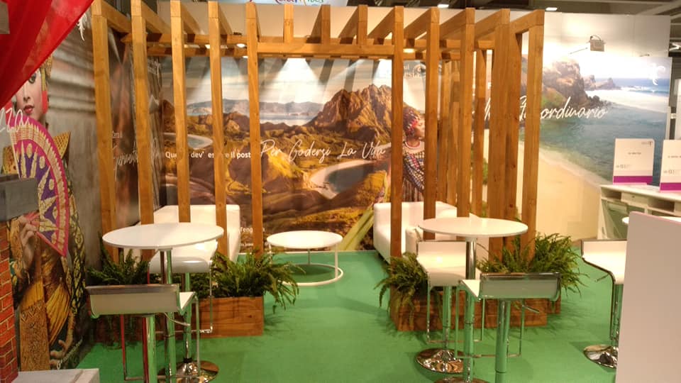 stand-indonesia- relax-area